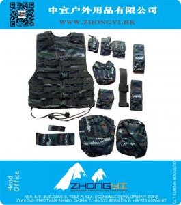 Gedragen strijd camouflage tactische vest met een combinatie van tien delig pak voor de opleiding van camouflage